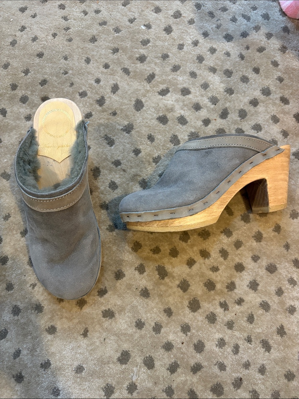 No 6 Dakota Shearling Clog. Grey Size 37 US size 7